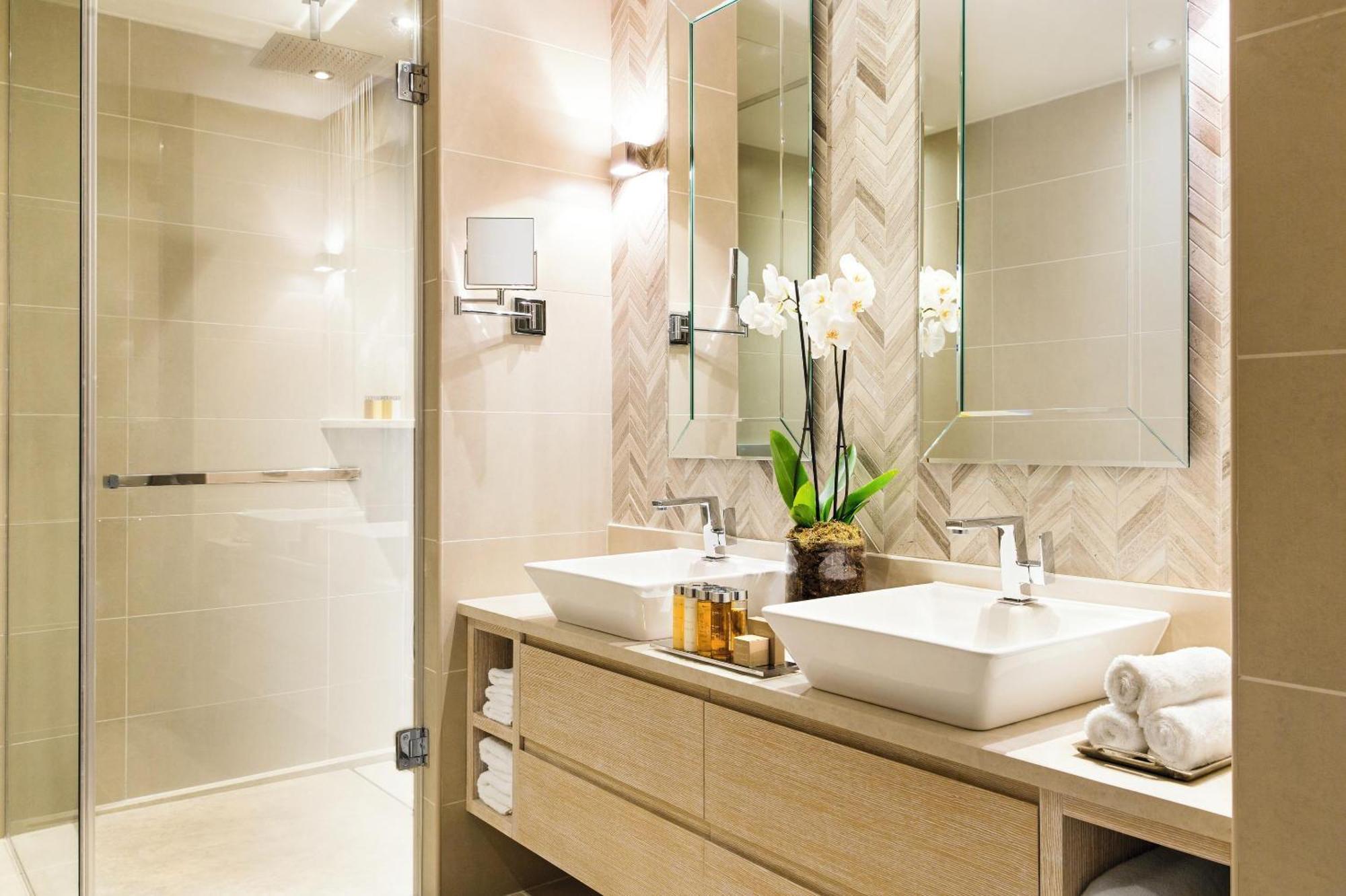 Deluxe Junior Suite with Private Garden & Sea View